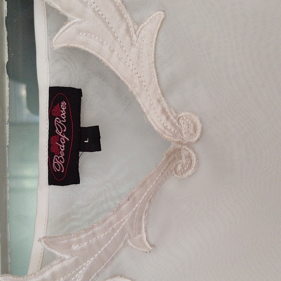 Lingerie - Picture 2 of 5